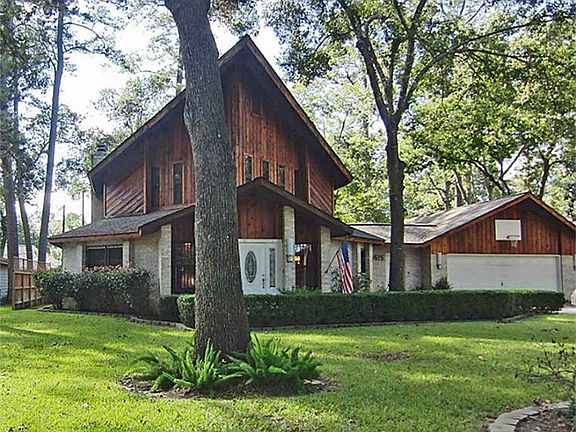  This Beautiful Neighborhood Is Located Between I-45 & Hardy Toll Road * Easy Access To The Airport &  Exxon  Campus * Convenient To Shopping & Dining