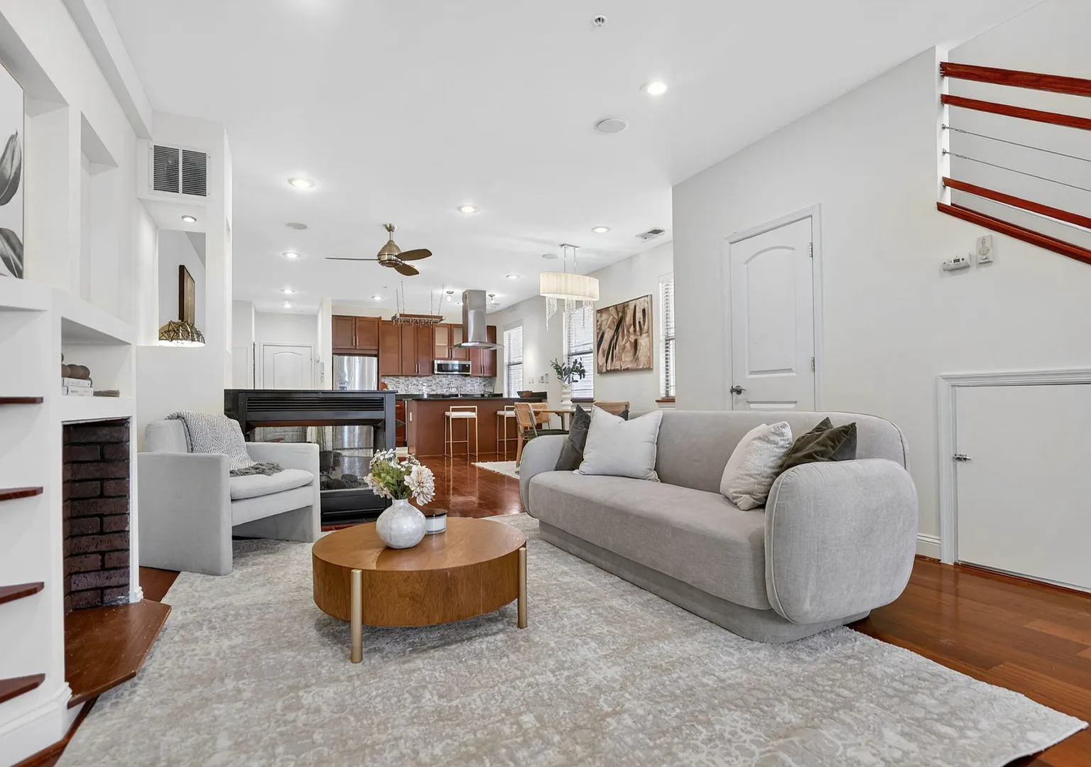 Spacious Two-Level Loft with Gated Parking in Park View! — Photo 3