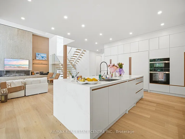 2450 Rebecca St — Photo 13