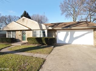 109 April Ln, North Aurora, IL 60542