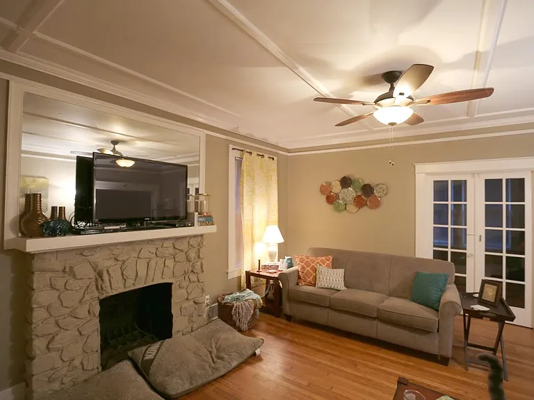 518 Ridgeway Dr — Photo 2