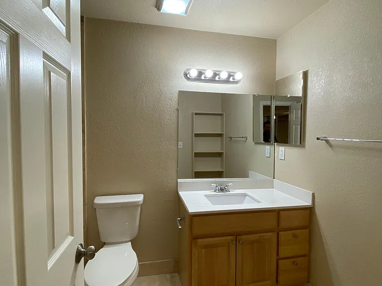 Almaden Plaza Apartments — Photo 10