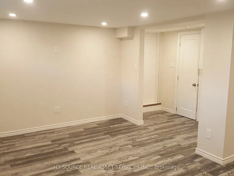 44 Bartonville Ave W #5 — Photo 5
