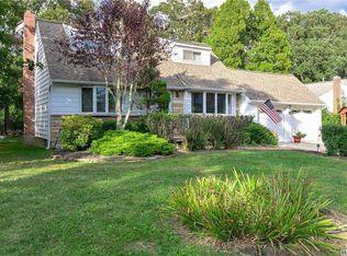 15 Robinson St, Shoreham, NY 11786
