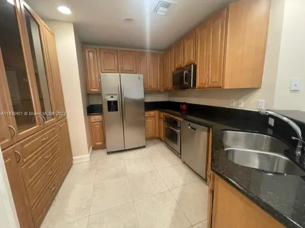 16100 Emerald Estates Dr APT 286, Weston, FL 33331
