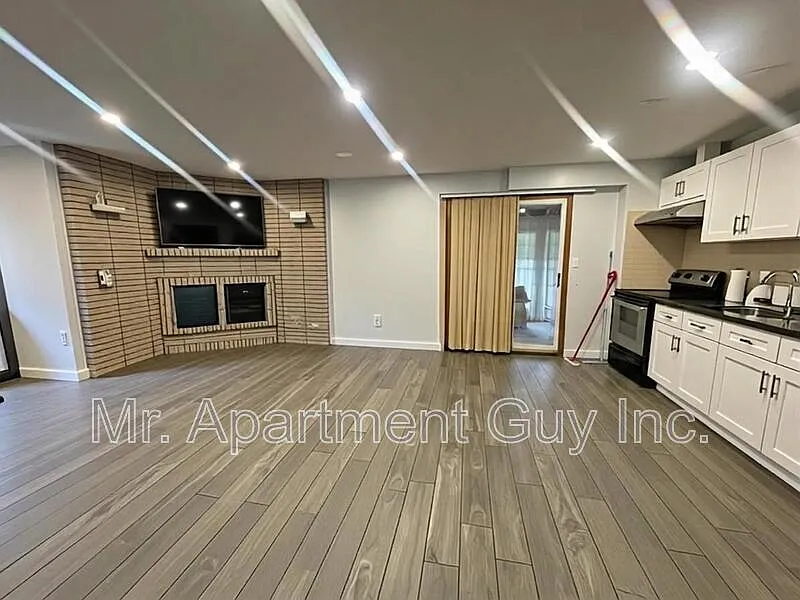 1 bed, 1.0 bath, $1,545 — Photo 2
