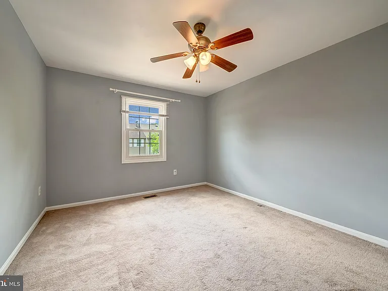 8593 Burlington Ct — Photo 23