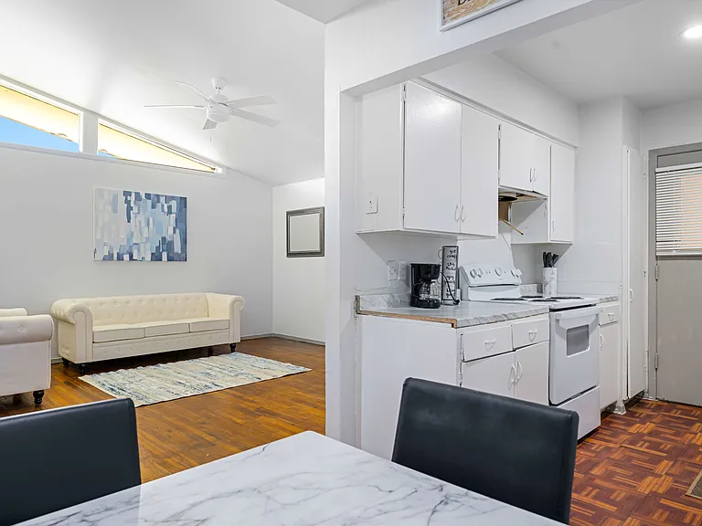 Gaston Uptown Apartments — Photo 12