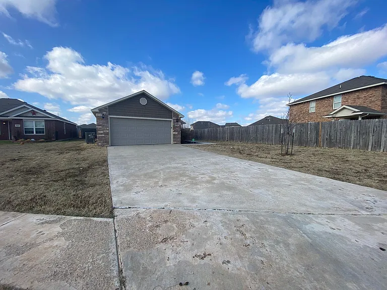 4517 Hunter Blvd — Photo 2