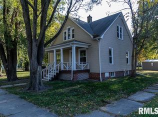 323 N Pine St, Nokomis, IL 62075