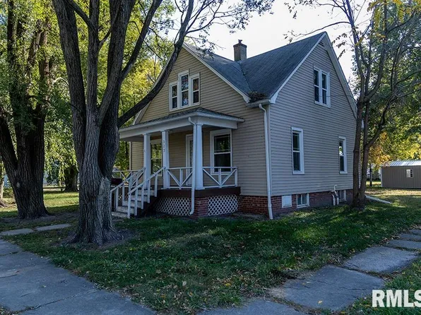 323 N Pine St, Nokomis, IL 62075