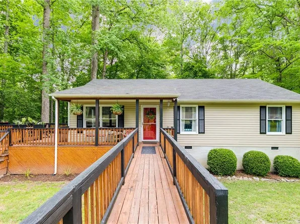 6875 Terminal Rd, Quinton, VA 23141