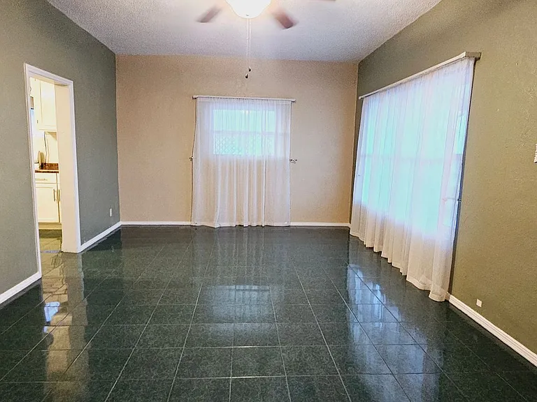 2600 Aurora Ave — Photo 4