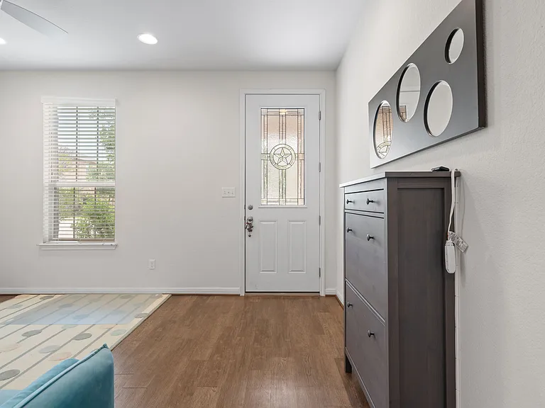 928 Myrna Bnd — Photo 25