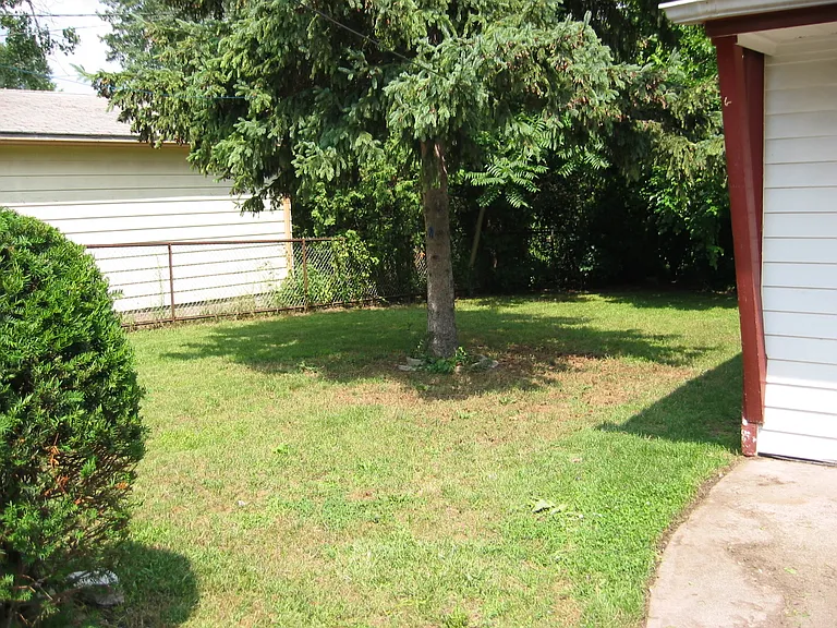 23080 Rensselaer St — Photo 31