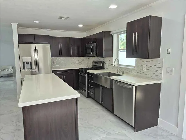 5820 SW 58th Ct — Photo 4