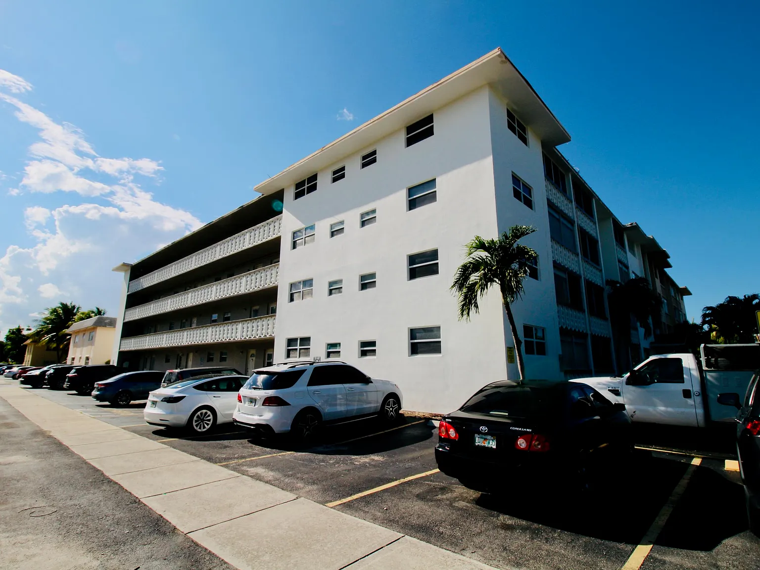 1 bed, 1.5 bath, 900 sqft, $1,600 — Photo 1
