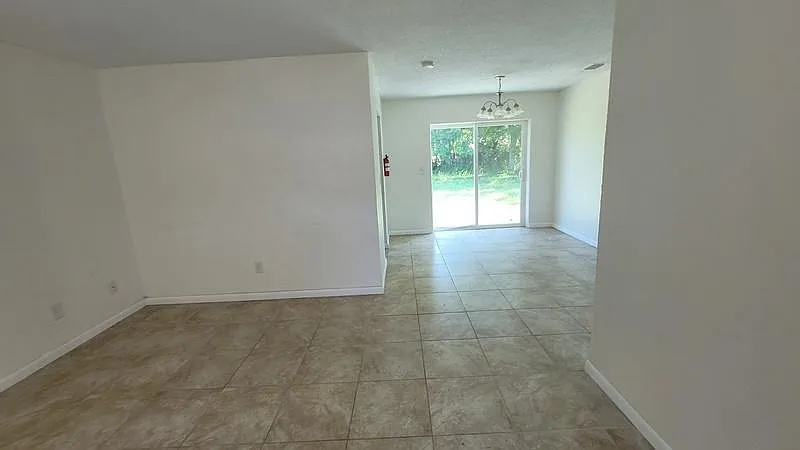 1190 Pine Valley Ln — Photo 4