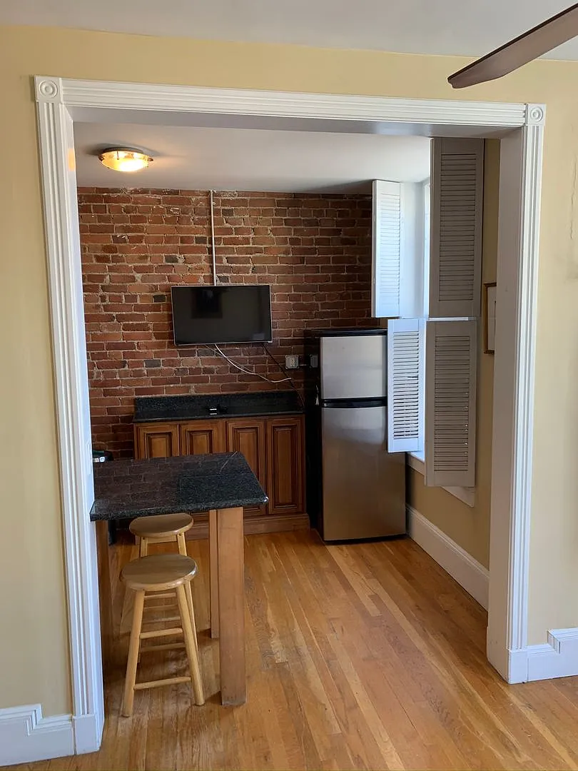 Nicely updated studio near the heart of Back Bay. — Photo 4