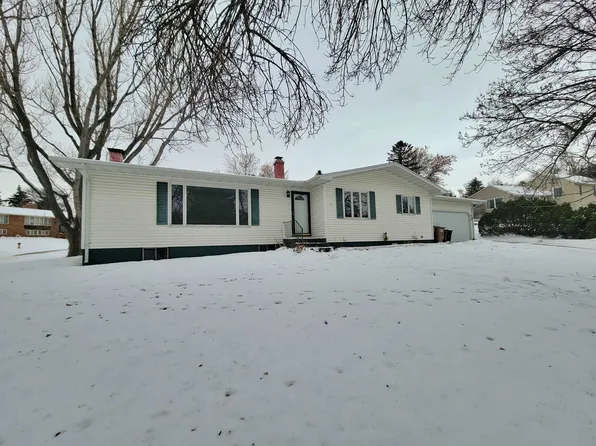 905 23rd St NW, Minot, ND 58703