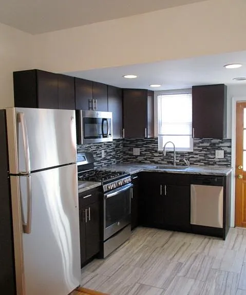 1032 Cantrell St — Photo 1