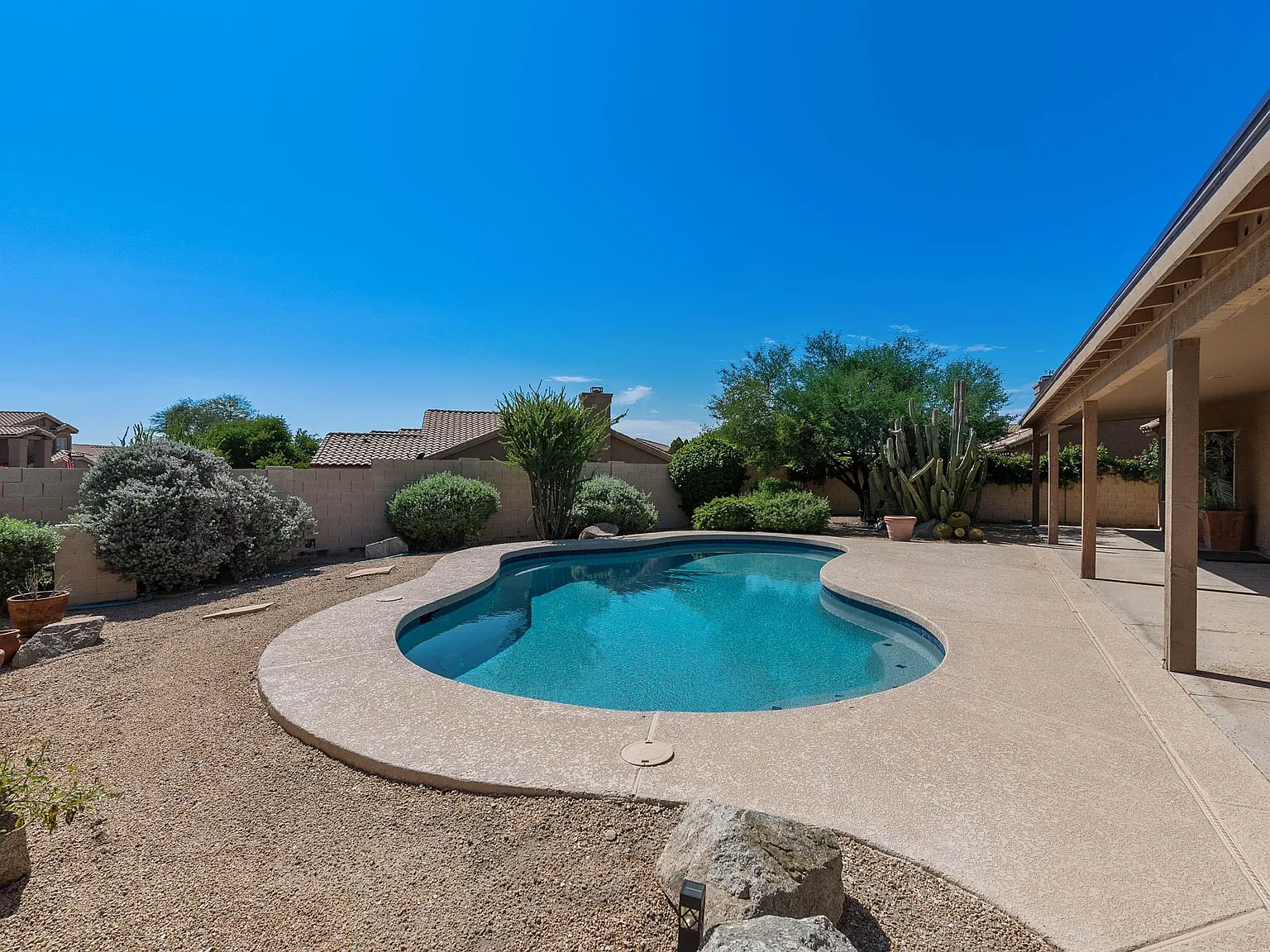 9295 E Rockwood Dr — Photo 2