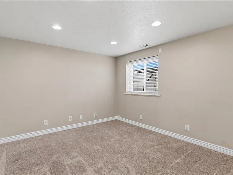 1109 E 3350 N — Photo 16