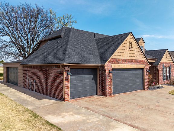 4th image of 6026 Lake Breeze Rd