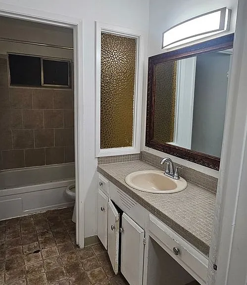 5901 S Land Park Dr — Photo 6