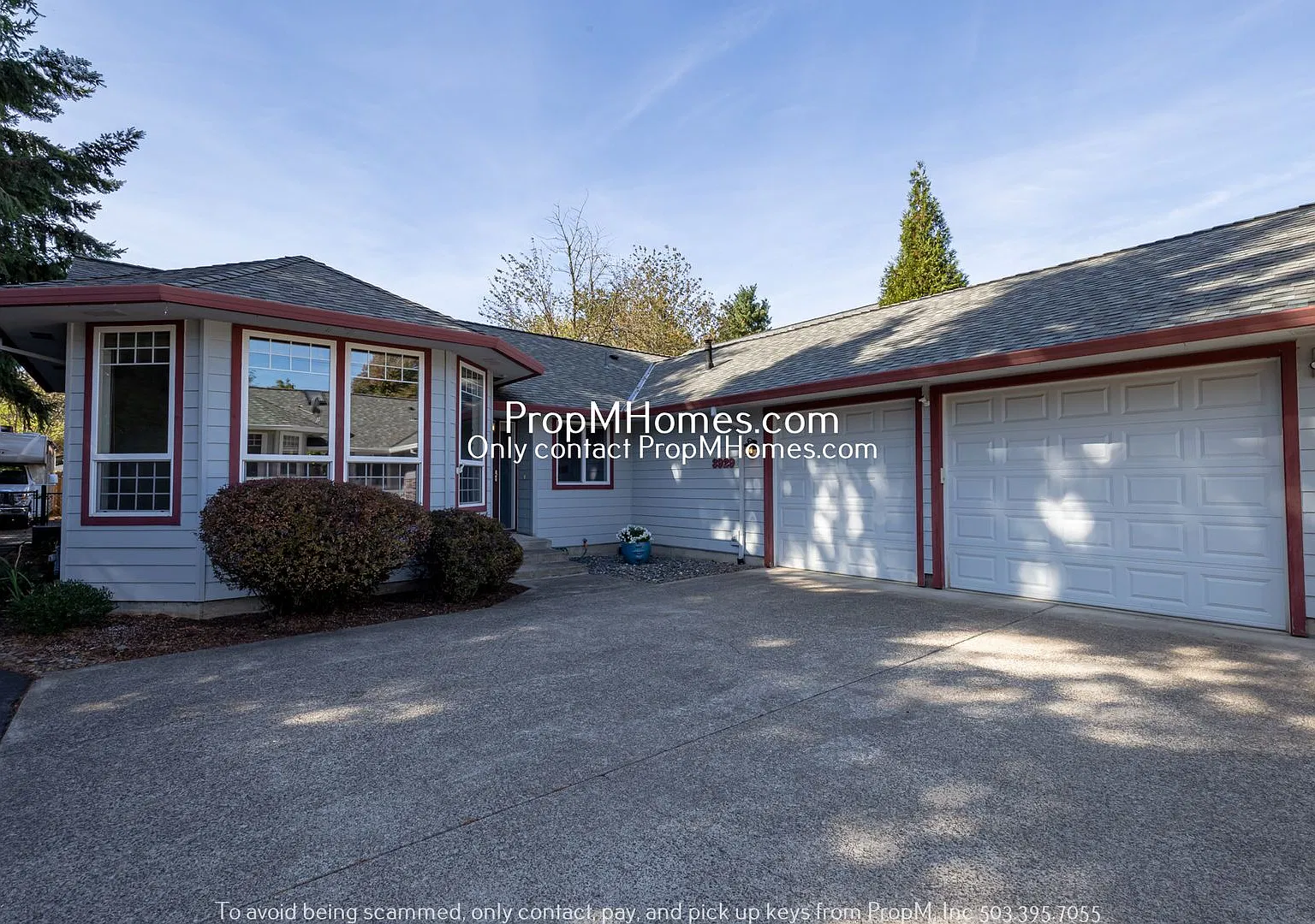 Three Bedroom Home in SE W/ Fantastic Backyard Setup! — Photo 2