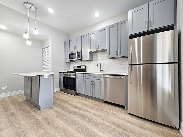 437 W Belden Ave #17 — Photo 3
