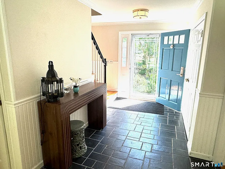 91 Raymond St — Photo 3