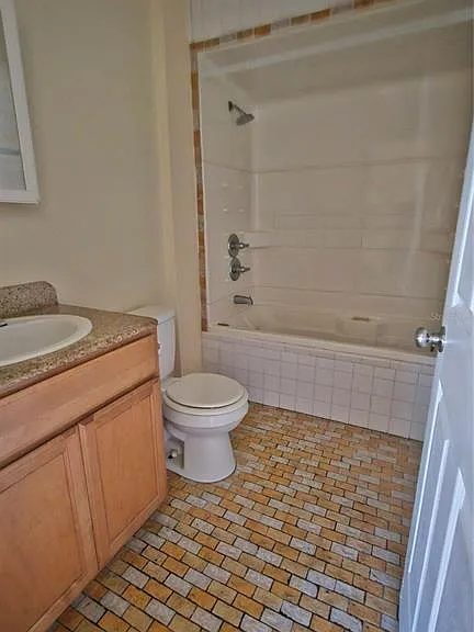 711 Lake Jessie Dr — Photo 9