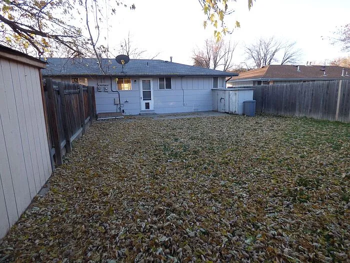 1083 Winona Dr — Photo 5