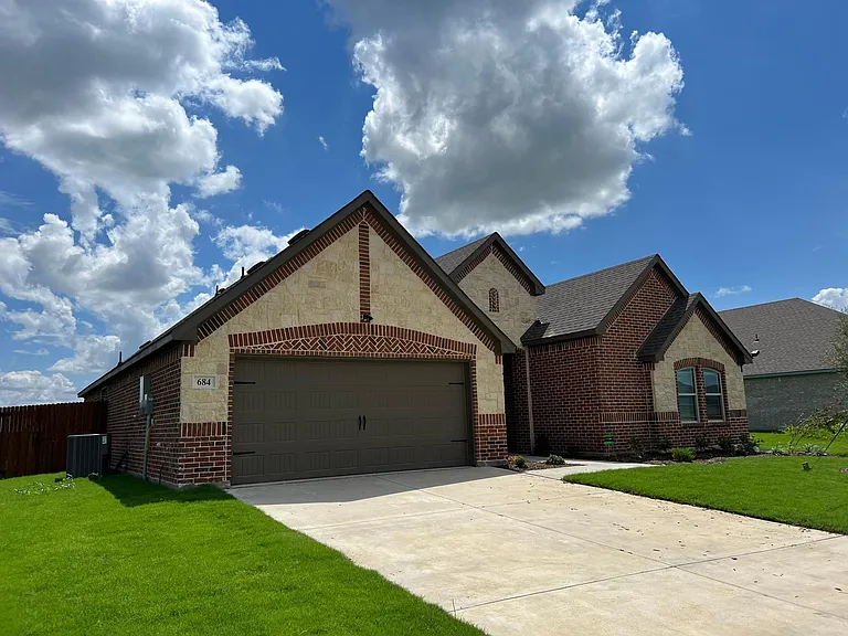 684 Avalon Dr — Photo 3
