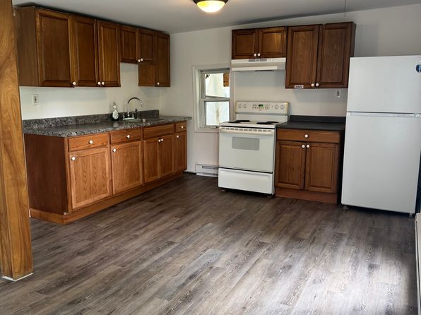 98 Main St #3