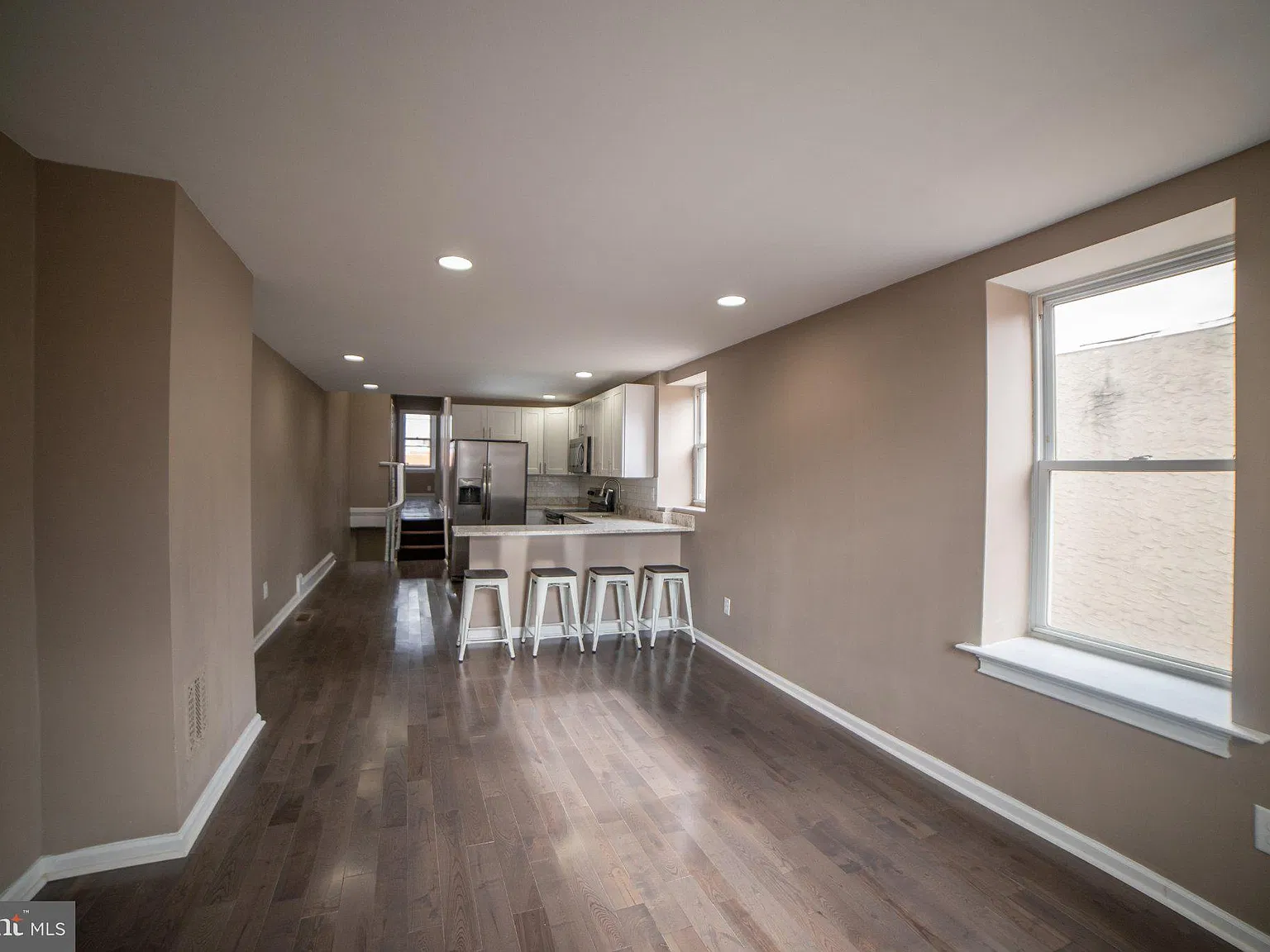 5 bed, 3.0 bath, 2283 sqft, $3,125 — Photo 2