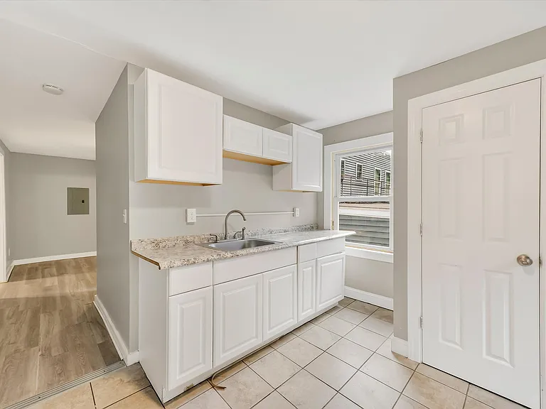 68 Catharine St — Photo 11