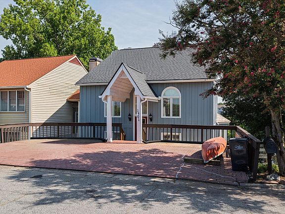 5th image of 1401 Waters Edge Dr