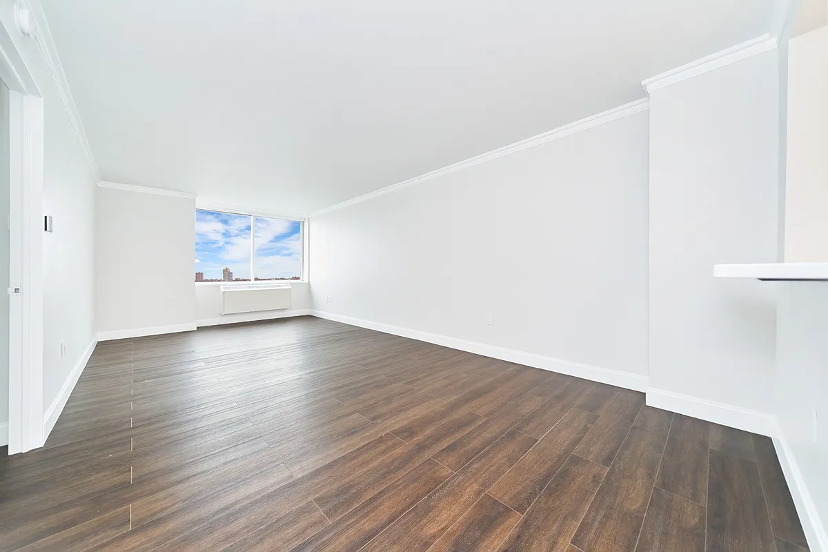 Building Photo - 160 Riverside Blvd #11R