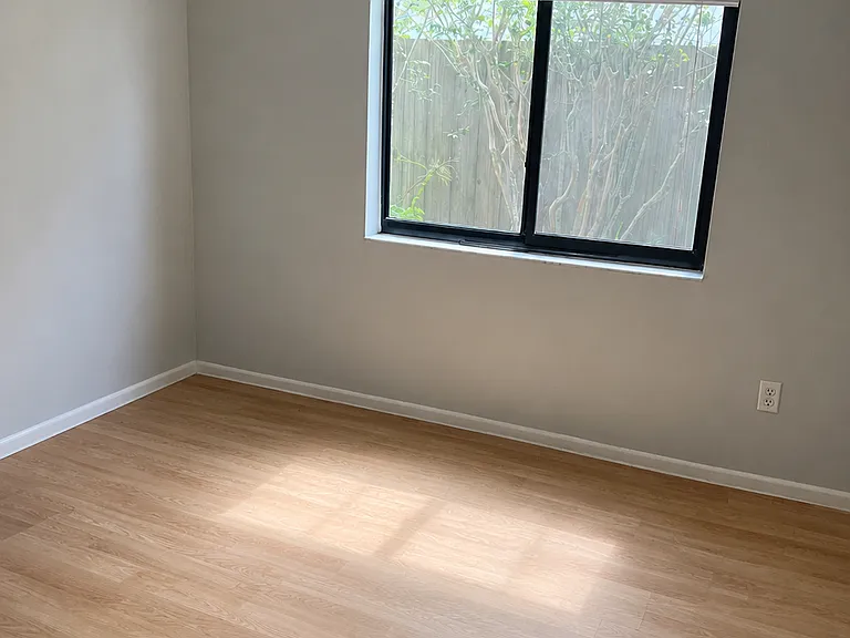 7028 Hammock Way — Photo 3