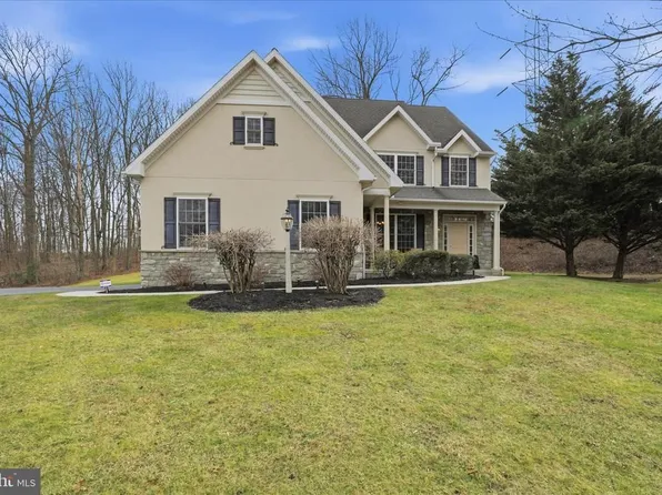 204 Iron Valley Dr, Lebanon, PA 17042