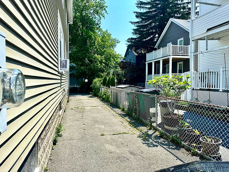 68 Willis Ave #1 — Photo 23