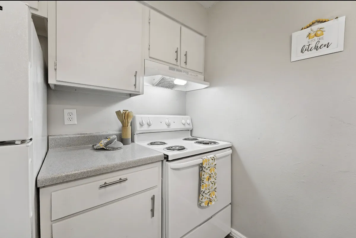 6011 Will Rogers Rd — Photo 4