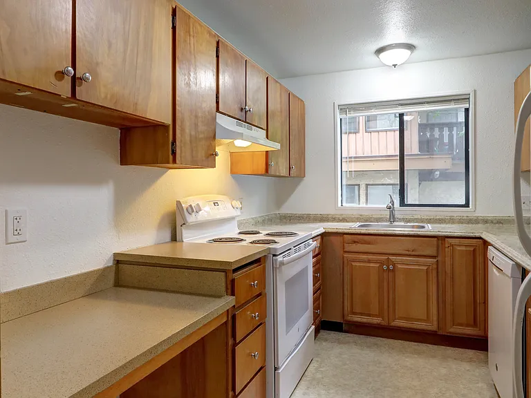 2130 S 107th St #E5 — Photo 3