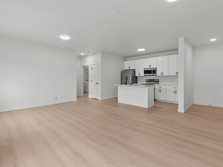1172 Mullan — Photo 8