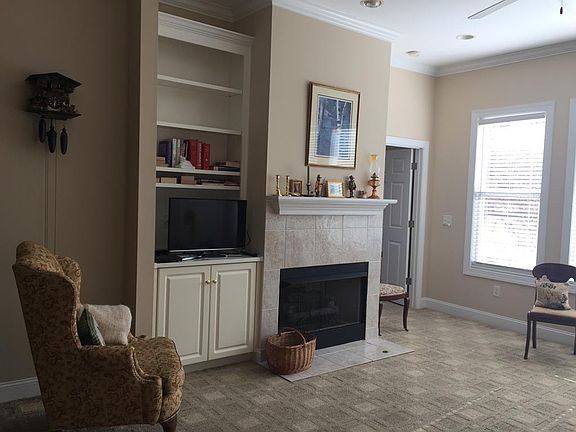5th image of 106 Cottonwood Creek Ln