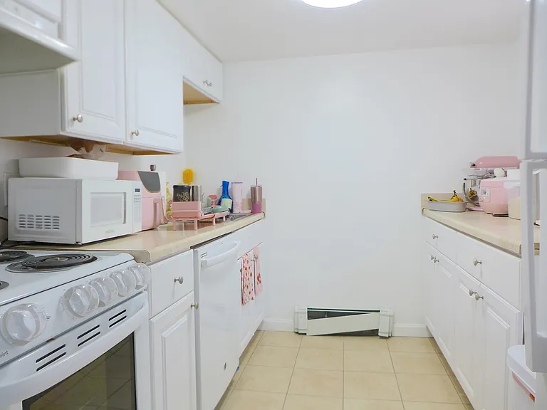 70 Marshal St — Photo 11