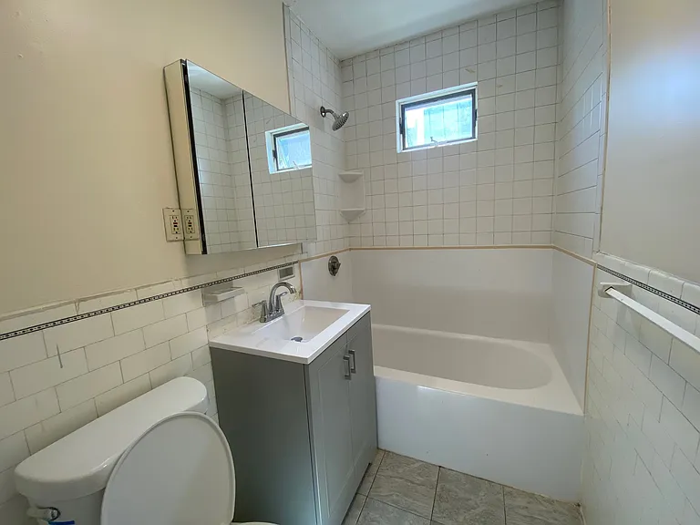 28 Aldrich St #1 — Photo 12