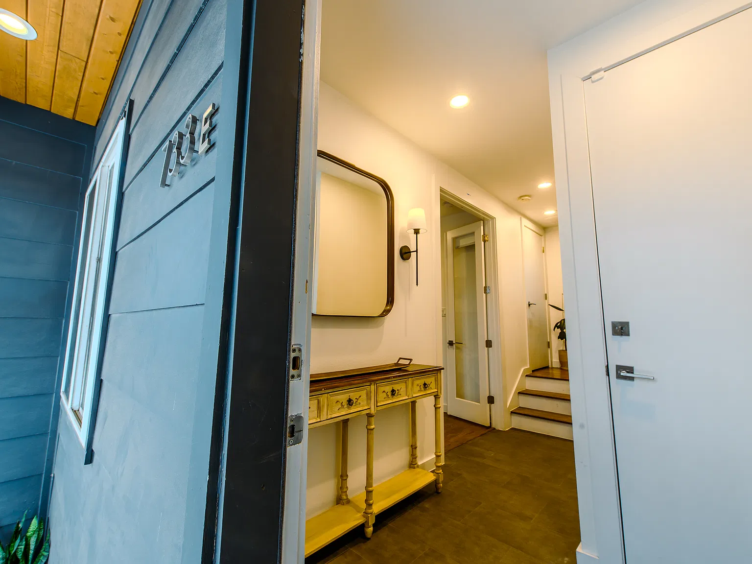 3 bed, 3.5 bath, 2374 sqft, $3,900 — Photo 3